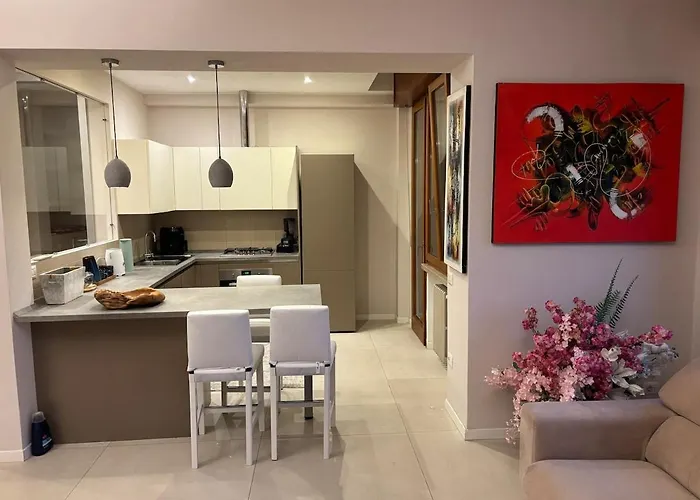 Holiday Home Parma アパート パルマ